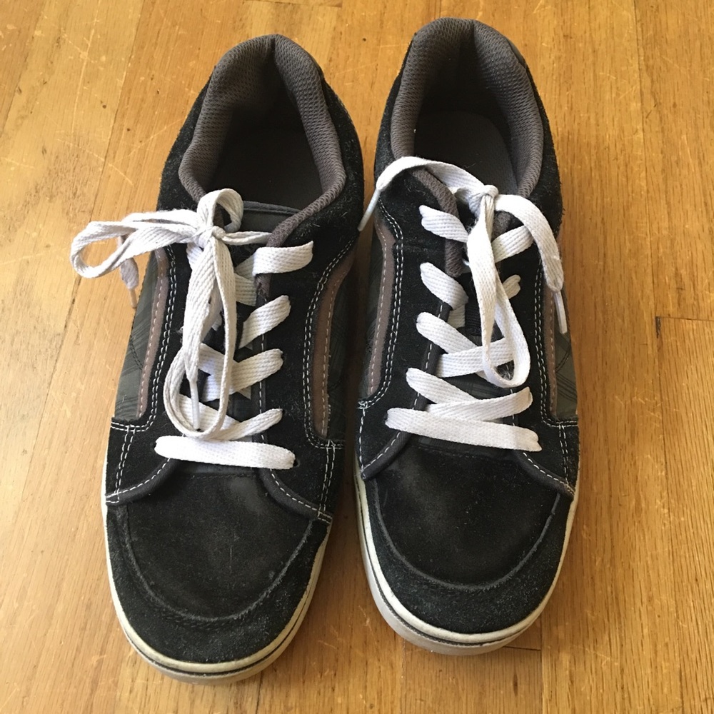 Maui & Sons Boys skater athletic sneakers shoes size 6